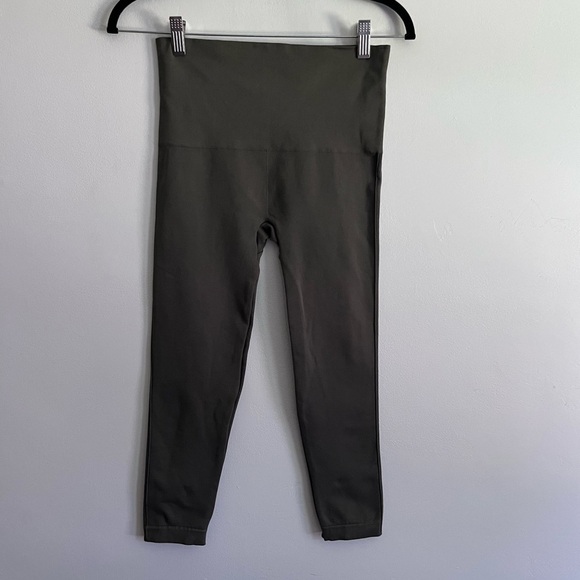 Spanx Olive Green Cropped Seamless High Rise Leggings - Picture 1 of 4
